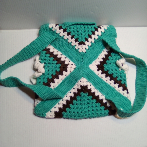 Green and White Shoulder Bag with Vibrant Design